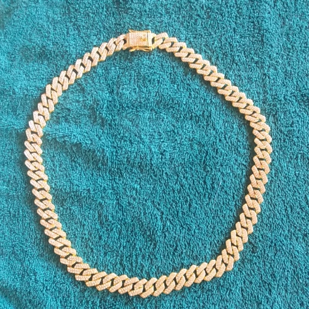 Elegant Gold Chain Necklace